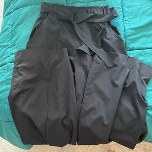 Black Lululemon NOIR Pant — 6.